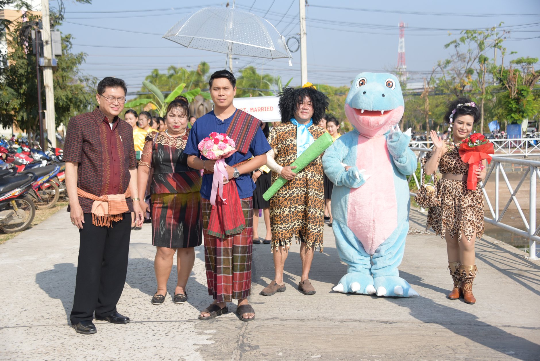 ข่าว-แต่งงาน-ไดโนเสาร์-วาเลนไทน์-มหาสารคาม