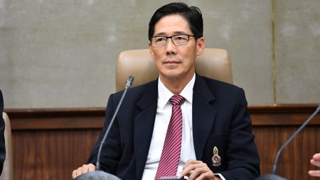 นายแพทย์ธเรศ กรัษนัยรวิวงค์