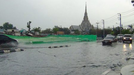 ท่วมวงเวียนหน้าวัด