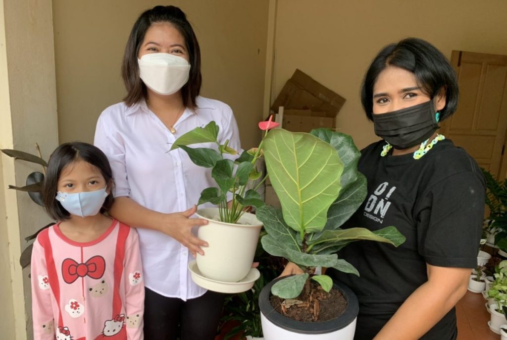 ครูบัวสายบันเทิง, ครูสอนวิคอมพิวเตอร์, พิษโควิด-19, สอนออนไลน์, ไม้มงคล,ครูย.ป.,