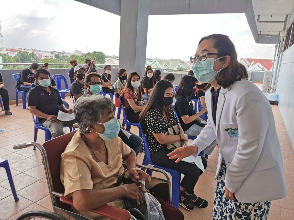 คนชราอายุเกินกว่า 60 ปีขึ้นไป