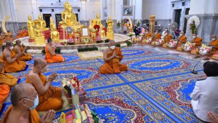 จัดพิธีรับพระบัญชา