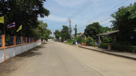 เลาะกำแพง