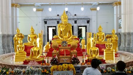 หลวงพ่อโสธรโฉมใหม่ ที่แตกร้าวแล้ว