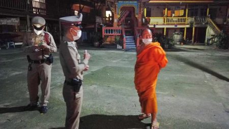 จนท.ซักถามเหตุการณ์เจ้าอาวาส