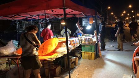 จับร้านค้าดอกไม้ไฟ