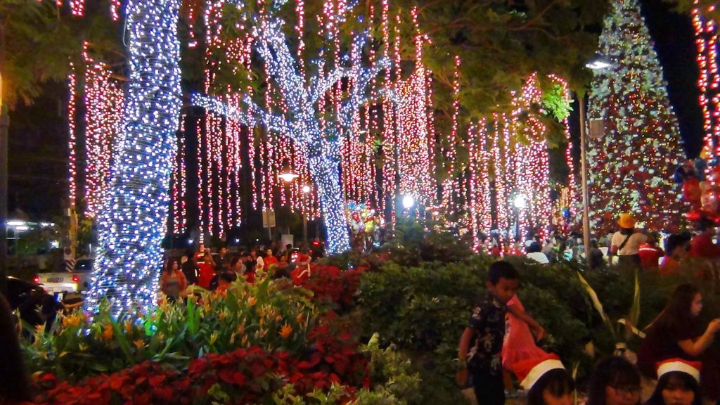 ประดับแสงสี