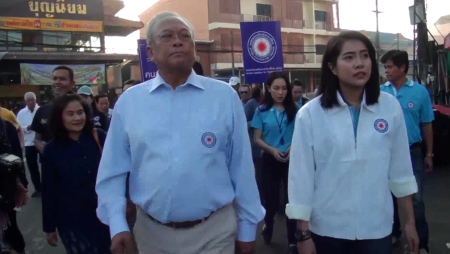 เดินคารวะแผ่นดิน สุเทพ เทืกสุบรรณ ปวีณา ทิพย์นาง